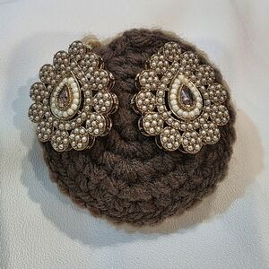 Ethnic Indian Wear. Elegant Gold and Cream Pearl Studs